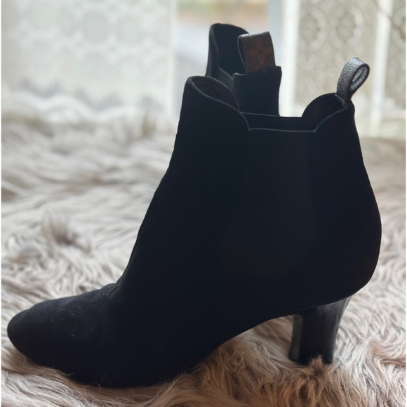 Louis Vuitton Suede Chelsea Boots - Picture 8 of 15